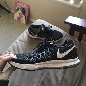 NIKE PEGASUS ZOOM RUNNING SHOES